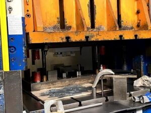Hydraulikpresse SMG HZPU 320 - 320 ton (ID:76182) - Dabrox.com