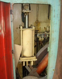 Kaltextrusion Presse Barnaul K0034 - 250 ton (ID:75983) - Dabrox.com