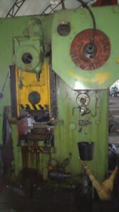 Kniehebelpresse Barnaul KB8336 - 400 ton (ID:76099) - Dabrox.com