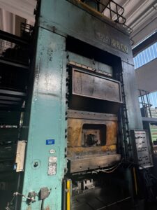 Kniehebelpresse TMP Voronezh KB8044 - 2500 ton (ID:76335) - Dabrox.com