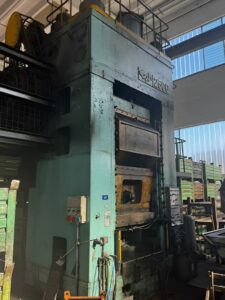 Kniehebelpresse TMP Voronezh KB8044 - 2500 ton (ID:76335) - Dabrox.com