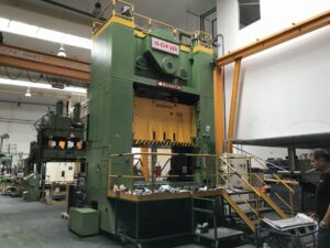 Blechumformung Presse Rovetta S2-400-2130-1370 - 400 ton (ID:76164) - Dabrox.com