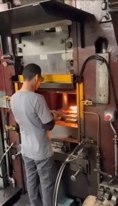 Schmiedepresse Eumuco SP 100 - 1000 ton (ID:76338) - Dabrox.com