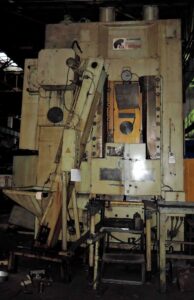 Kaltextrusion Presse Barnaul K8240 - 1000 ton (ID:75745) - Dabrox.com
