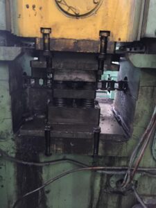 Kniehebelpresse Barnaul KB8336 - 400 ton (ID:75748) - Dabrox.com
