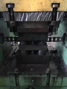 Kniehebelpresse Barnaul KB8336 - 400 ton (ID:75749) - Dabrox.com