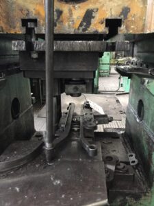Kniehebelpresse Barnaul KB8336 - 400 ton (ID:75751) - Dabrox.com