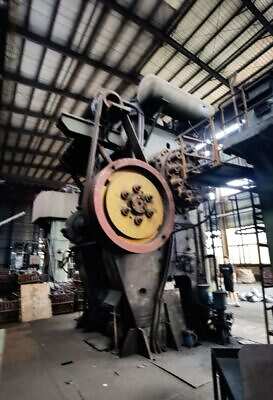 Warmschmiedepresse TMP Voronezh K8544 - 2500 ton (Foto 13)