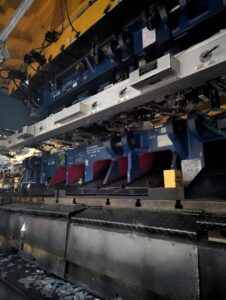 Blechumformung Presse Arisa TP1600-4500-2300 - 1600 ton (ID:76346) - Dabrox.com