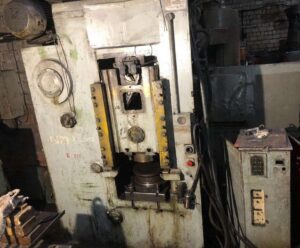 Kniehebelpresse Kuzlitmash  - 250 ton