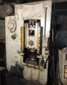 Kniehebelpresse Kuzlitmash KB8334 - 250 ton (ID:75952) - Dabrox.com