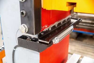 Kniehebelpresse Barnaul KB8336 - 400 ton (Foto 13)