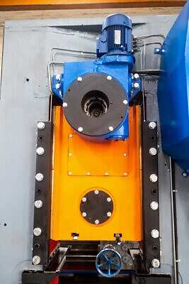Kniehebelpresse Barnaul KB8336 - 400 ton (Foto 2)