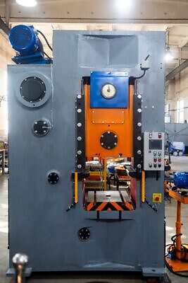 Kniehebelpresse Barnaul KB8336 - 400 ton (Foto 6)