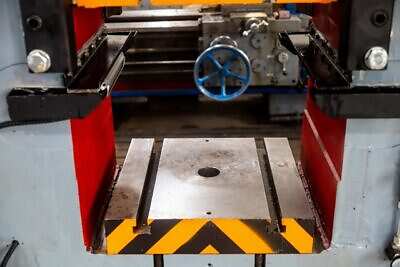 Kniehebelpresse Barnaul KB8336 - 400 ton (Foto 10)