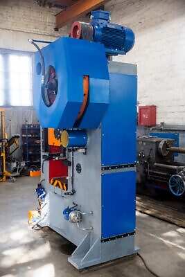 Kniehebelpresse Barnaul KB8336 - 400 ton (Foto 5)