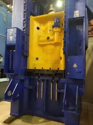 Abgratpresse TMP Voronezh KA9540 - 1000 ton (Foto 3)