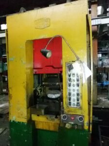 Kniehebelpresse Komatsu - 300 ton