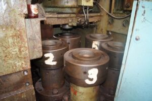 Kniehebelpresse TMP Voronezh K04.127.846 - 4000 ton (ID:S90505) - Dabrox.com