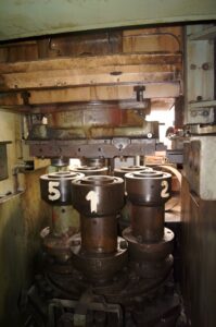 Kniehebelpresse TMP Voronezh K04.127.846 - 4000 ton (ID:S90505) - Dabrox.com