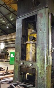 Abgratpresse TMP Voronezh KA9536 - 400 ton (ID:75396) - Dabrox.com
