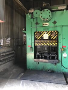 Abgratpresse Massey 250 MT - 250 ton (ID:75344) - Dabrox.com