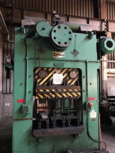 Abgratpresse Massey  - 250 ton