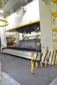 Blechumformung Presse Simpac DE4P1500 - 1500 ton (ID:76364) - Dabrox.com