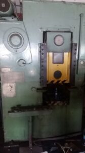 Kniehebelpresse Kuzlitmash - 250 ton