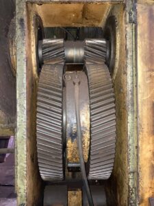 Kniehebelpresse Barnaul KB8336 - 400 ton (ID:76186) - Dabrox.com