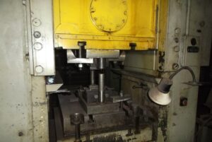 Kniehebelpresse Barnaul KB8340 - 1000 ton (ID:S78559) - Dabrox.com