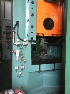 Kniehebelpresse Barnaul KB8342 - 1600 ton (ID:S78579) - Dabrox.com