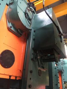 Kniehebelpresse Barnaul KB8342 - 1600 ton (ID:S78579) - Dabrox.com