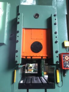 Kniehebelpresse Barnaul KB8342 - 1600 ton (ID:S78579) - Dabrox.com