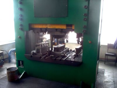 Mechanische Presse Ravne 630T - 630 ton (Foto 1)