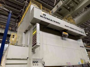 Blechumformung Presse Komatsu E4T2500 - 2500 ton (ID:75811) - Dabrox.com