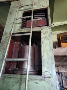 Abgratpresse Zdas LU 250/800 - 250 ton (ID:76260) - Dabrox.com