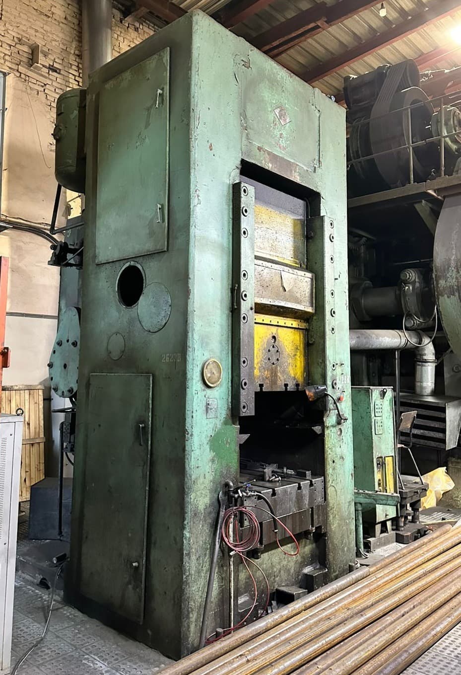 Kniehebelpresse Barnaul K8342 - 1600 ton