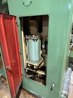 Kniehebelpresse Barnaul K8340 - 1000 ton (Foto 2)