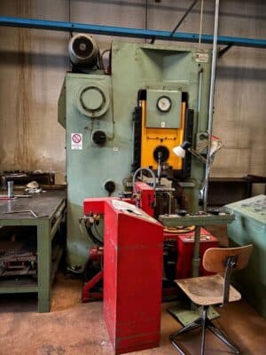 Kniehebelpresse Barnaul KB8336 - 400 ton (Foto 2)