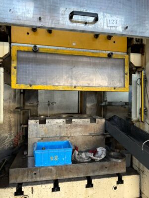 Kaltumformpresse Chin Fong KP-1000 - 1000 ton (Foto 8)