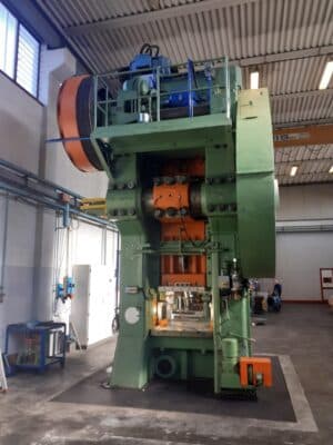 Kniehebelpresse Smeral LLK 2000 - 2000 ton (Foto 1)