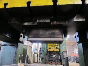 Abgratpresse TMP Voronezh K2540 - 1000 ton (ID:S80103) - Dabrox.com