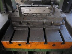 Abgratpresse TMP Voronezh K2540 - 1000 ton (ID:S80103) - Dabrox.com
