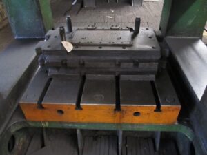 Abgratpresse TMP Voronezh K2540 - 1000 ton (ID:S80103) - Dabrox.com