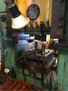 Kniehebelpresse Barnaul KD8334 - 250 ton (ID:75834) - Dabrox.com