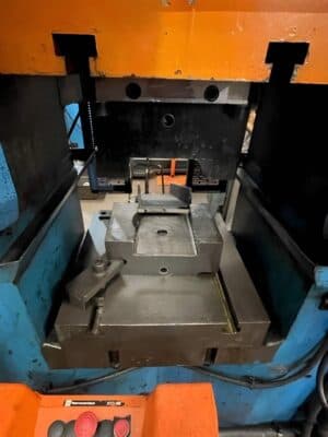 Kniehebelpresse Barnaul KB8336 - 400 ton (Foto 5)