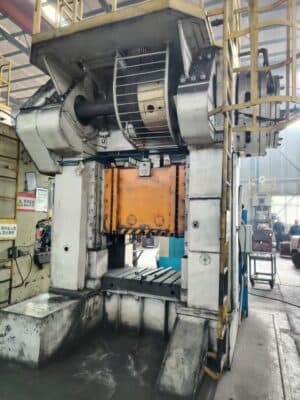 Abgratpresse TMP Voronezh KA9033 - 200 ton (Foto 2)