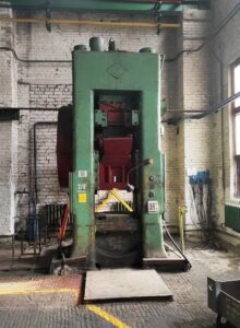 Kniehebelpresse Barnaul K846B - 800 ton (ID:75858) - Dabrox.com