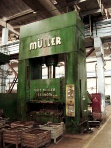 Hydraulikpresse Muller - 600 ton